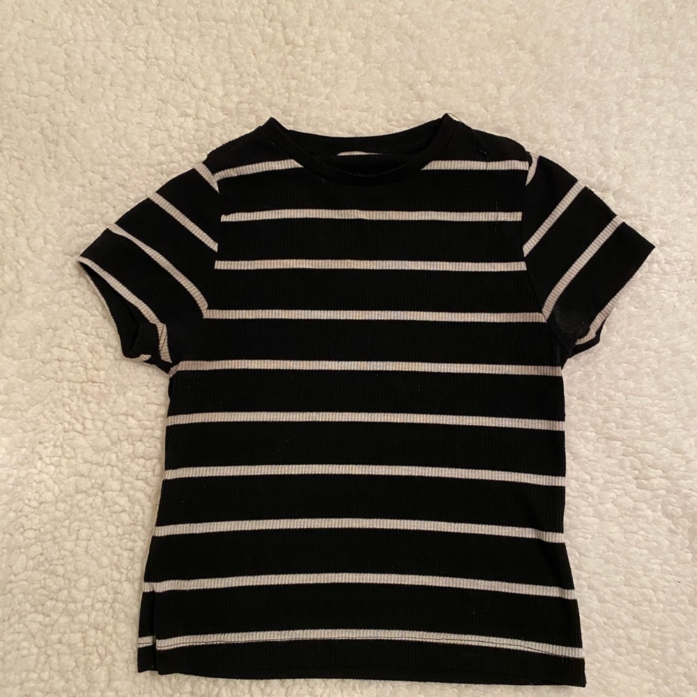 USED: comfortable cotton crop top.